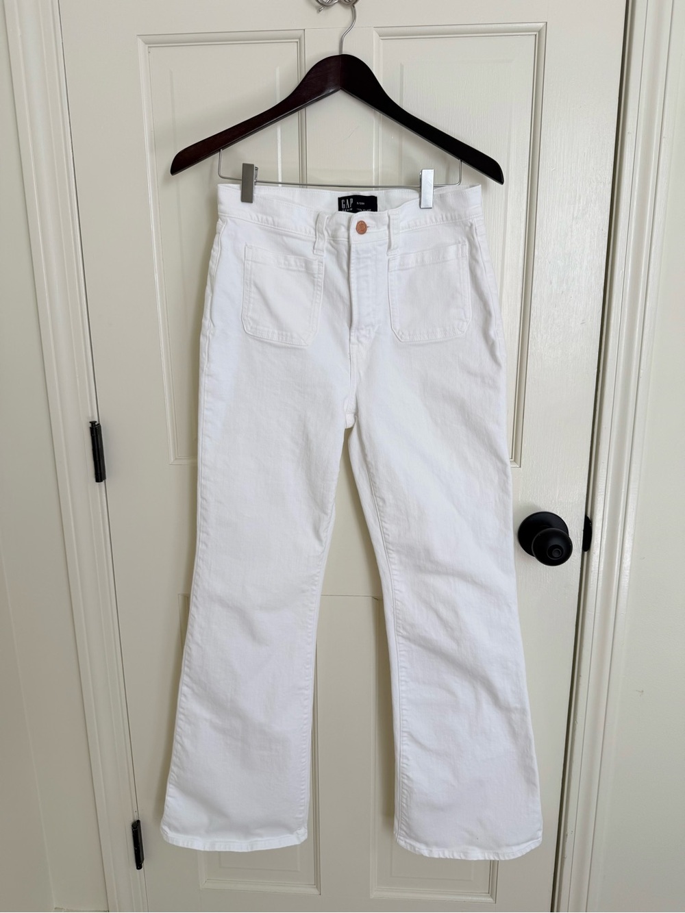 GAP 70’s flare White Jeans
